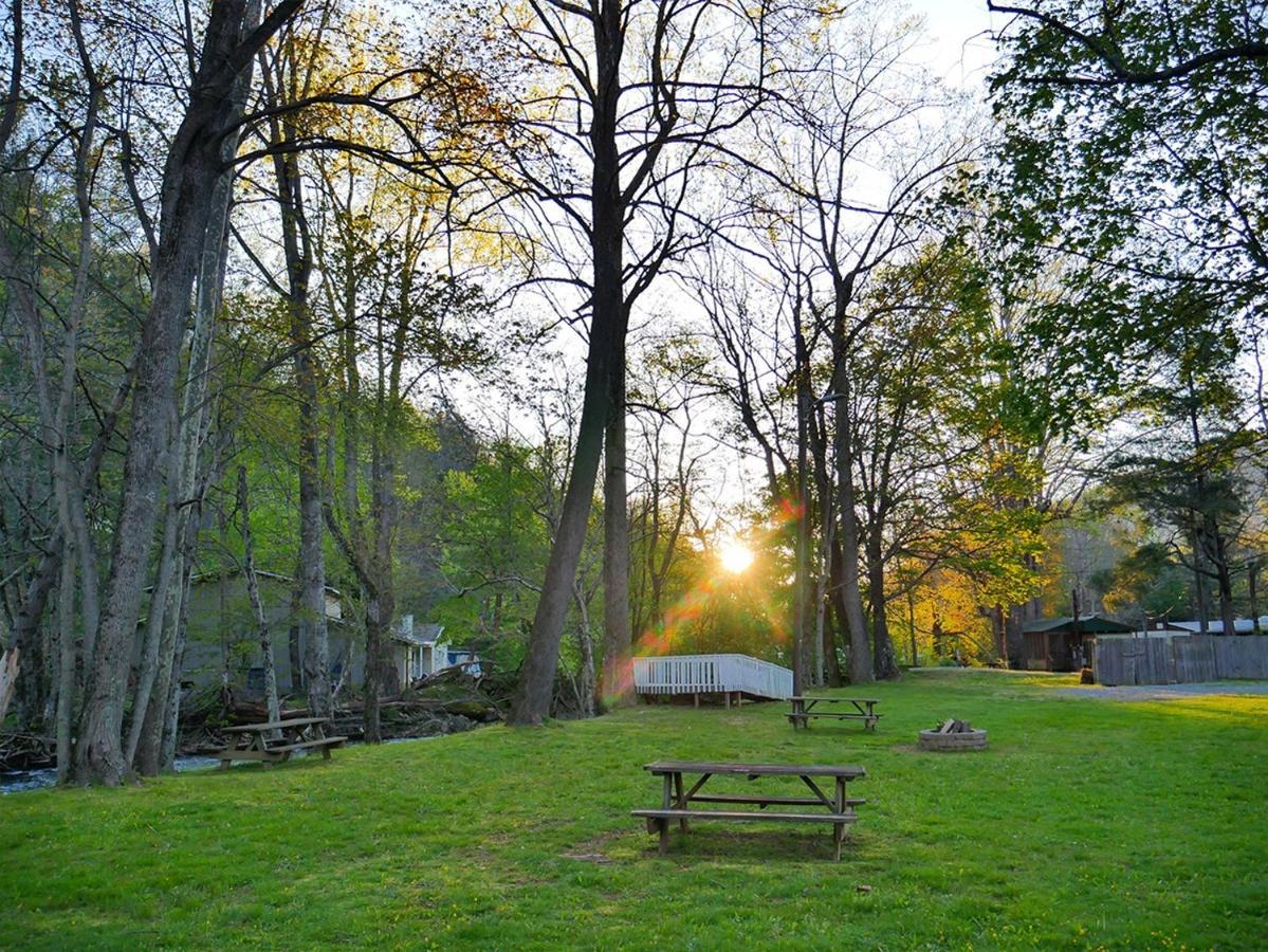 Meadowlark Motel With Restaurant & Bar Maggie Valley Esterno foto