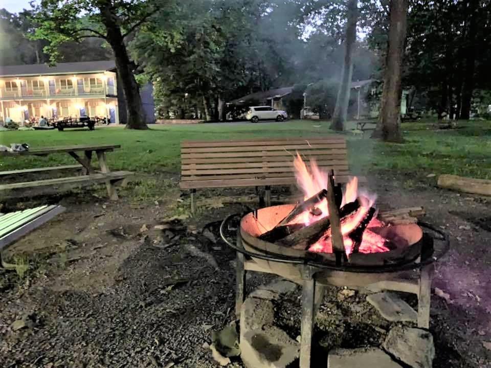 Meadowlark Motel With Restaurant & Bar Maggie Valley Esterno foto