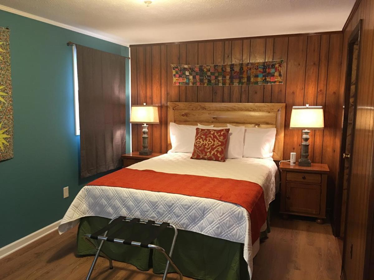 Meadowlark Motel With Restaurant & Bar Maggie Valley Esterno foto