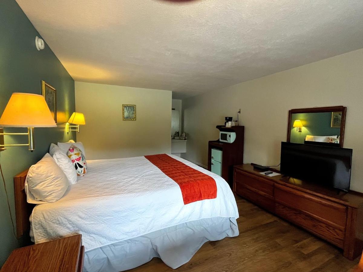 Meadowlark Motel With Restaurant & Bar Maggie Valley Esterno foto